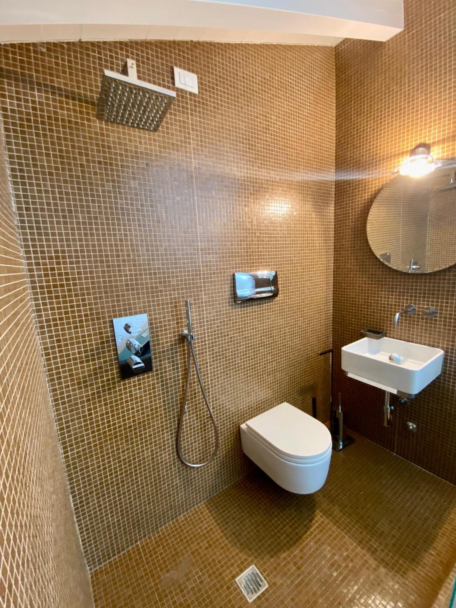 Luxury Industrial Apt Vicino Al Centro Con Garage Brescia Exterior photo